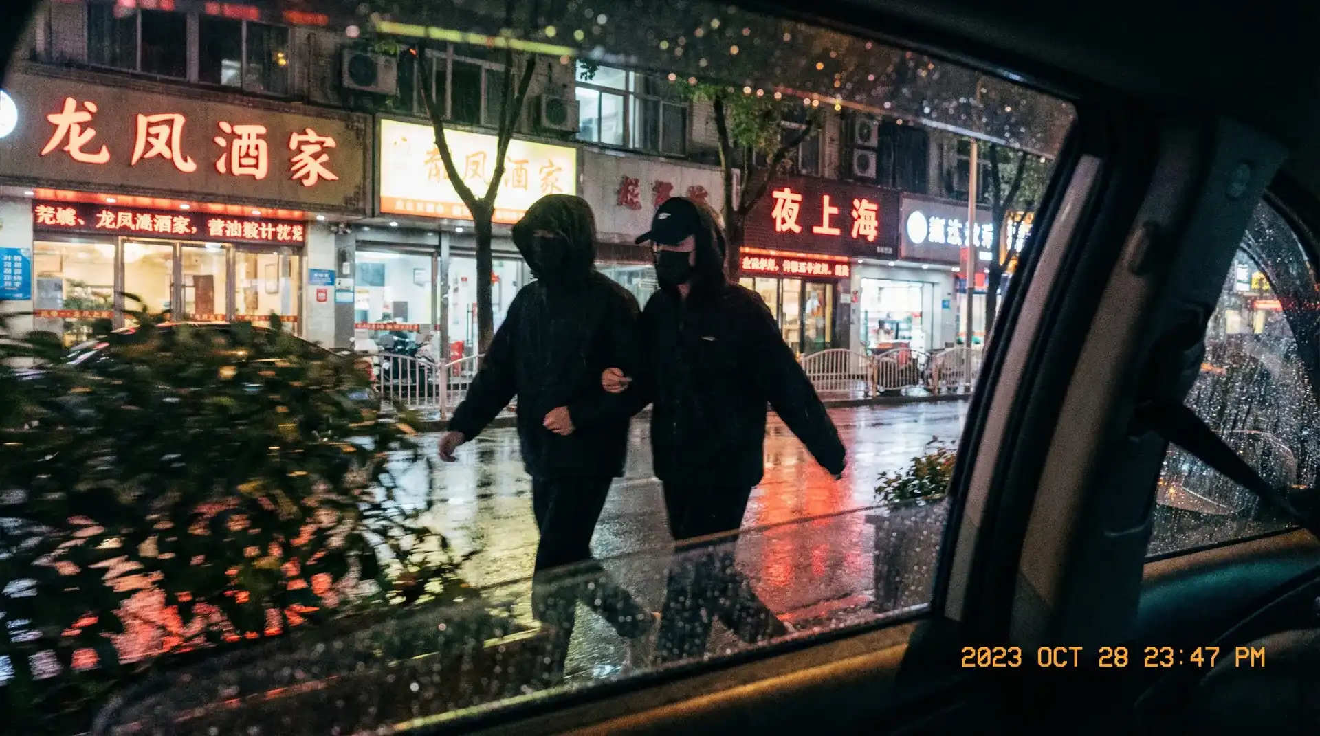 黄色下载 - 顶流明星深夜密会现场抓拍照片